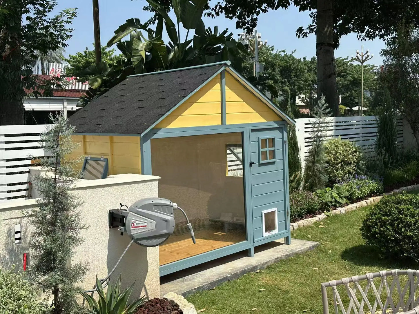 Outdoor chalet preservative wood garden house kindergarten toy simple tool room mobile flower room outdoor dog house