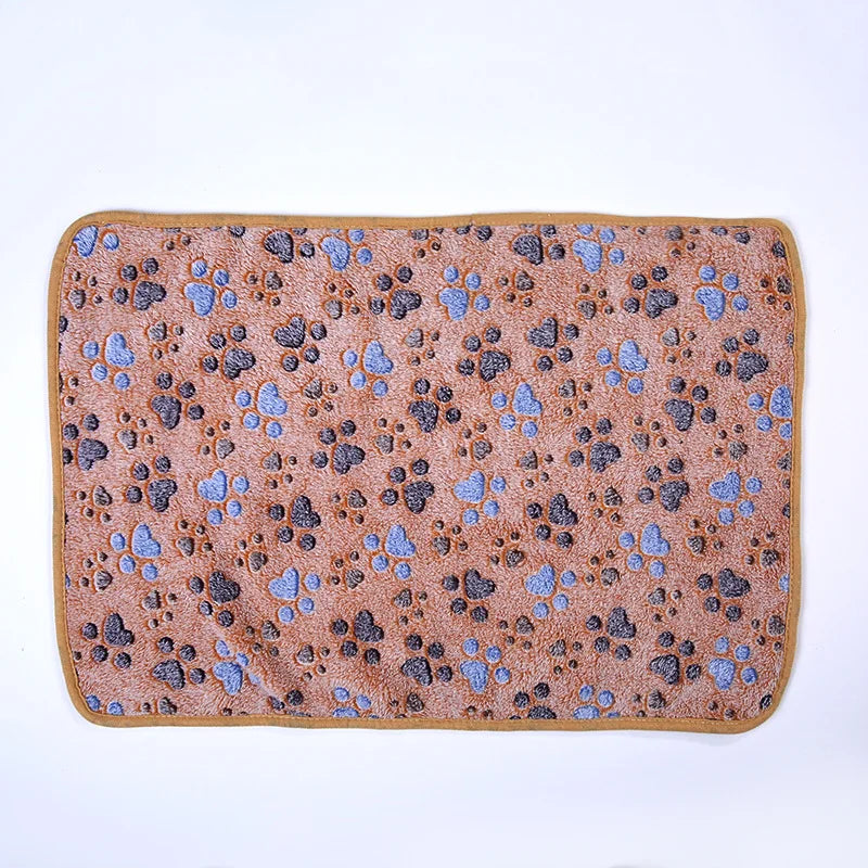 Thick Coral Fleece Pet Blanket Keeping Dogs Cats Warm in Autumn Winter