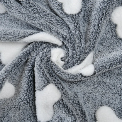 Soft flannel pet dog blanket cartoon print cat and dog bed sheet warm and comfortable pet blanket universal warm pet supplies