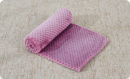 Soft Pet Blanket Plush Dog Sleeping Blanket Solid Color Washable Sofa Pad Portable Warm Cat Bed Blanket Home Carpet Pet Supplies