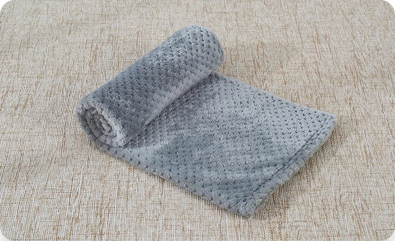 Soft Pet Blanket Plush Dog Sleeping Blanket Solid Color Washable Sofa Pad Portable Warm Cat Bed Blanket Home Carpet Pet Supplies