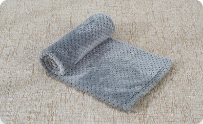 Soft Pet Blanket Plush Dog Sleeping Blanket Solid Color Washable Sofa Pad Portable Warm Cat Bed Blanket Home Carpet Pet Supplies