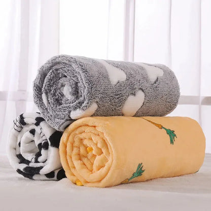 Soft flannel pet dog blanket cartoon print cat and dog bed sheet warm and comfortable pet blanket universal warm pet supplies