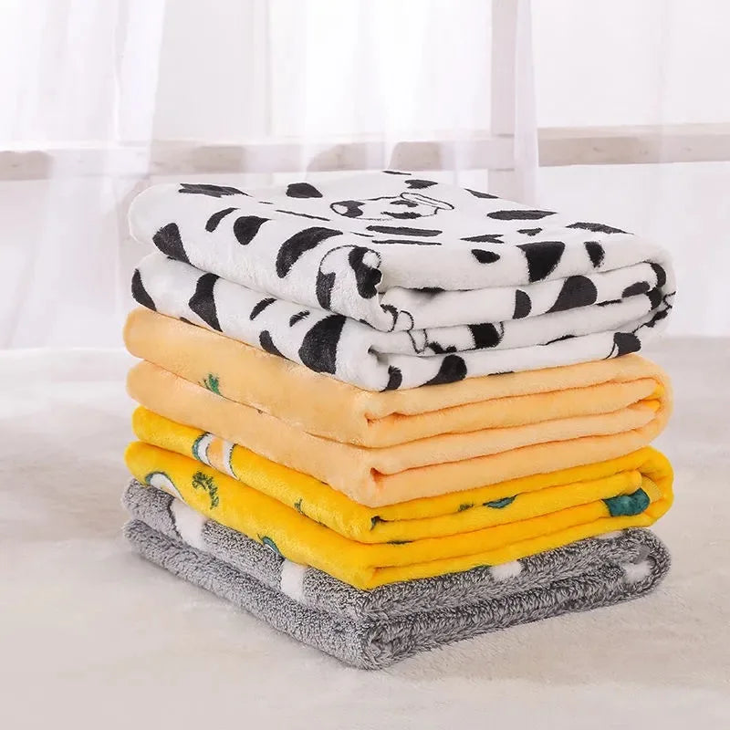 Soft flannel pet dog blanket cartoon print cat and dog bed sheet warm and comfortable pet blanket universal warm pet supplies