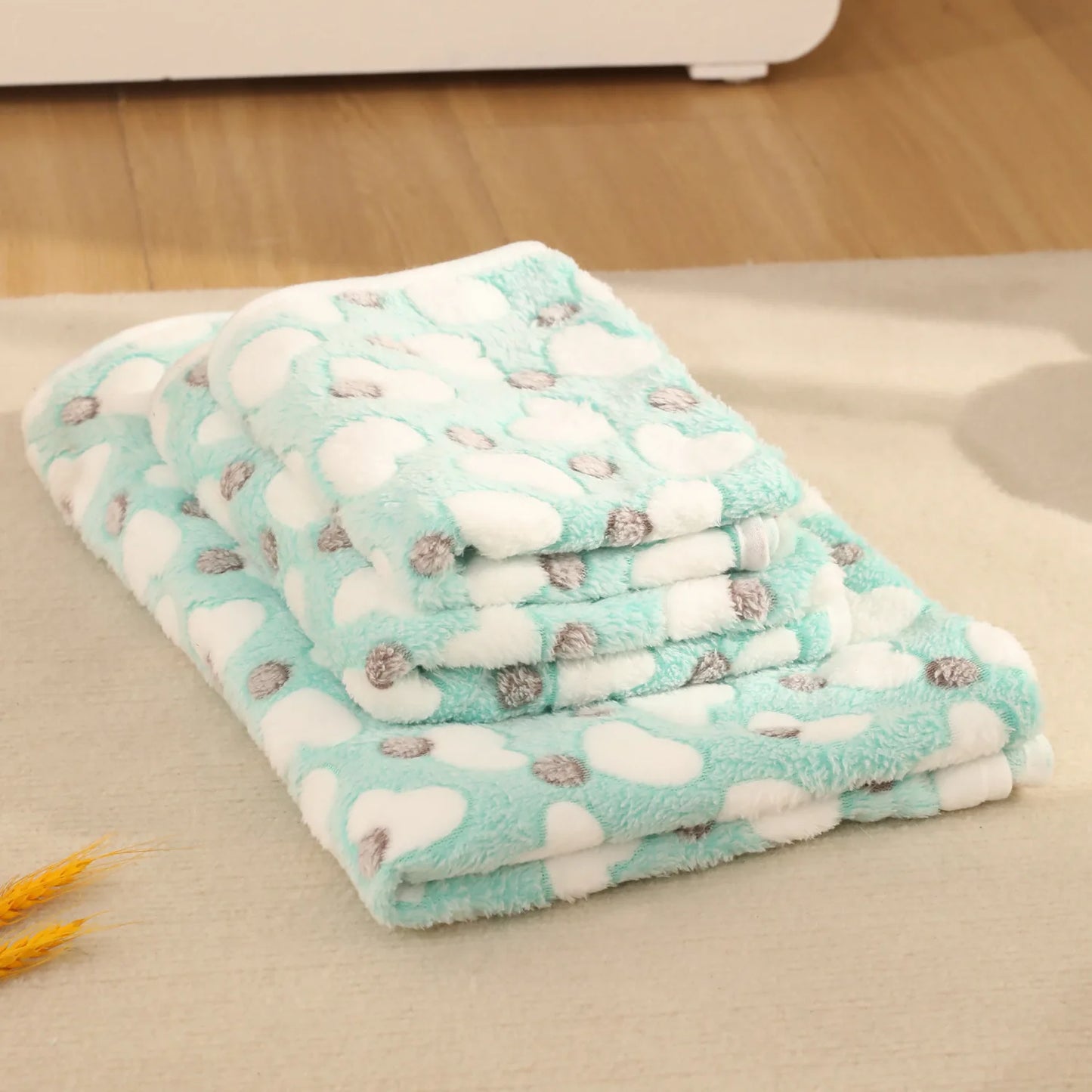 Plush & Warm Pet Bed Mat, Super Soft Dog Cat Sleeping Pad for Indoor Use, Cozy Thick Fleece Blanket for Cold Weather