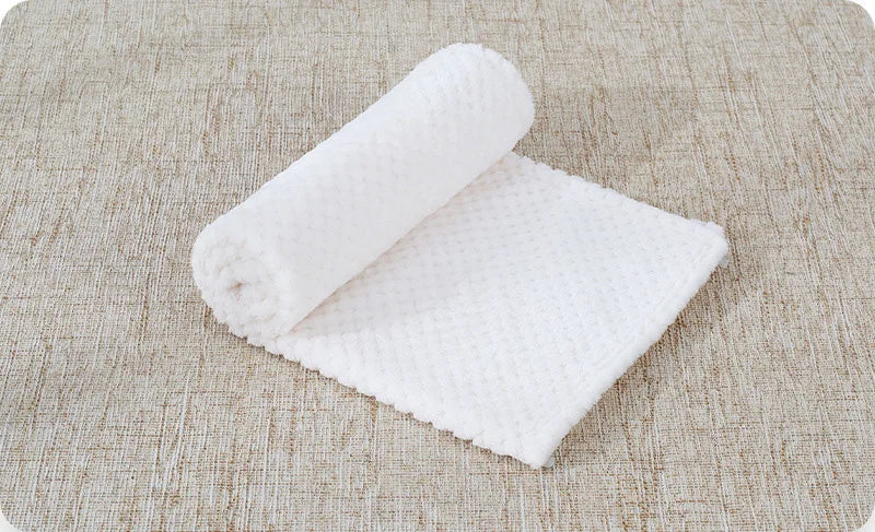 Soft Pet Blanket Plush Dog Sleeping Blanket Solid Color Washable Sofa Pad Portable Warm Cat Bed Blanket Home Carpet Pet Supplies