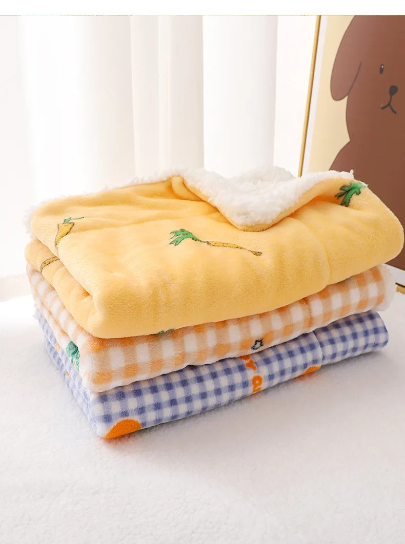Thickened Dog Blanket Warm Dog Sleep Pad Cotton Warm Pet Blanket Soft and Comfortable Cat Cover Blanket Bed Sheet Pet Supplies