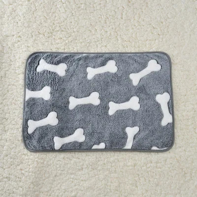Soft flannel pet dog blanket cartoon print cat and dog bed sheet warm and comfortable pet blanket universal warm pet supplies