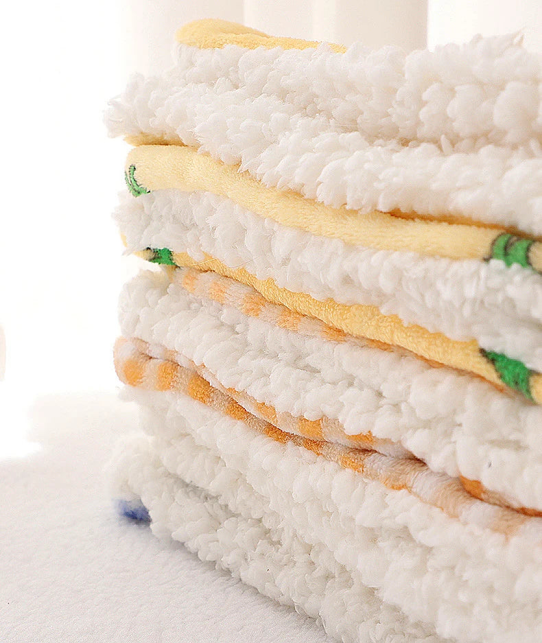 Thickened Dog Blanket Warm Dog Sleep Pad Cotton Warm Pet Blanket Soft and Comfortable Cat Cover Blanket Bed Sheet Pet Supplies