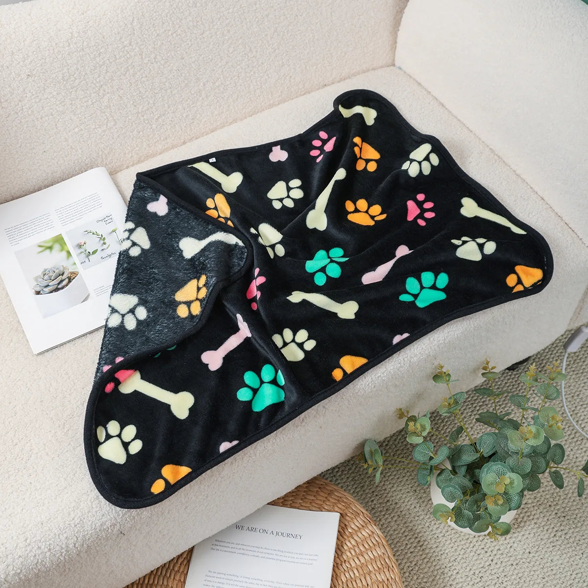 Dog Cat Cute Pattern Fleece Sleeping Blanket Winter Fall Dog Coral Soft Fluffy Bed Sheet Mat Pet Warm Comfortable Blanket Cover