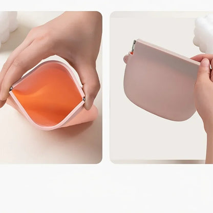 the TRAILSNACK SILICONE POUCH - Silicone Dog Treat Bag, Portable Pet Treat Bag, Easy to Clean Waterproof Convenient Pet Food Bag, Suitable for Outdoor Training