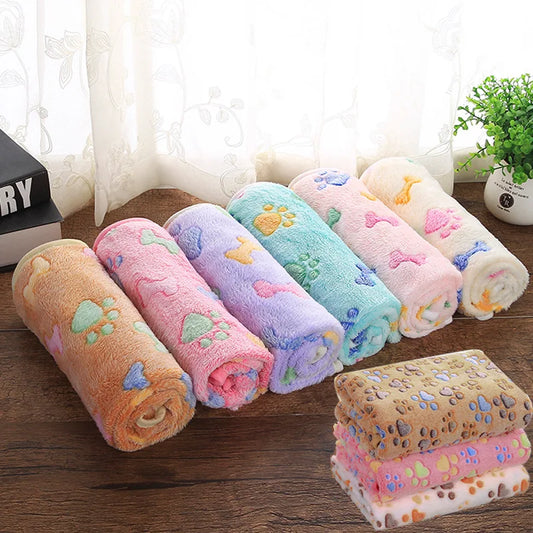 Thick Coral Fleece Pet Blanket Keeping Dogs Cats Warm in Autumn Winter