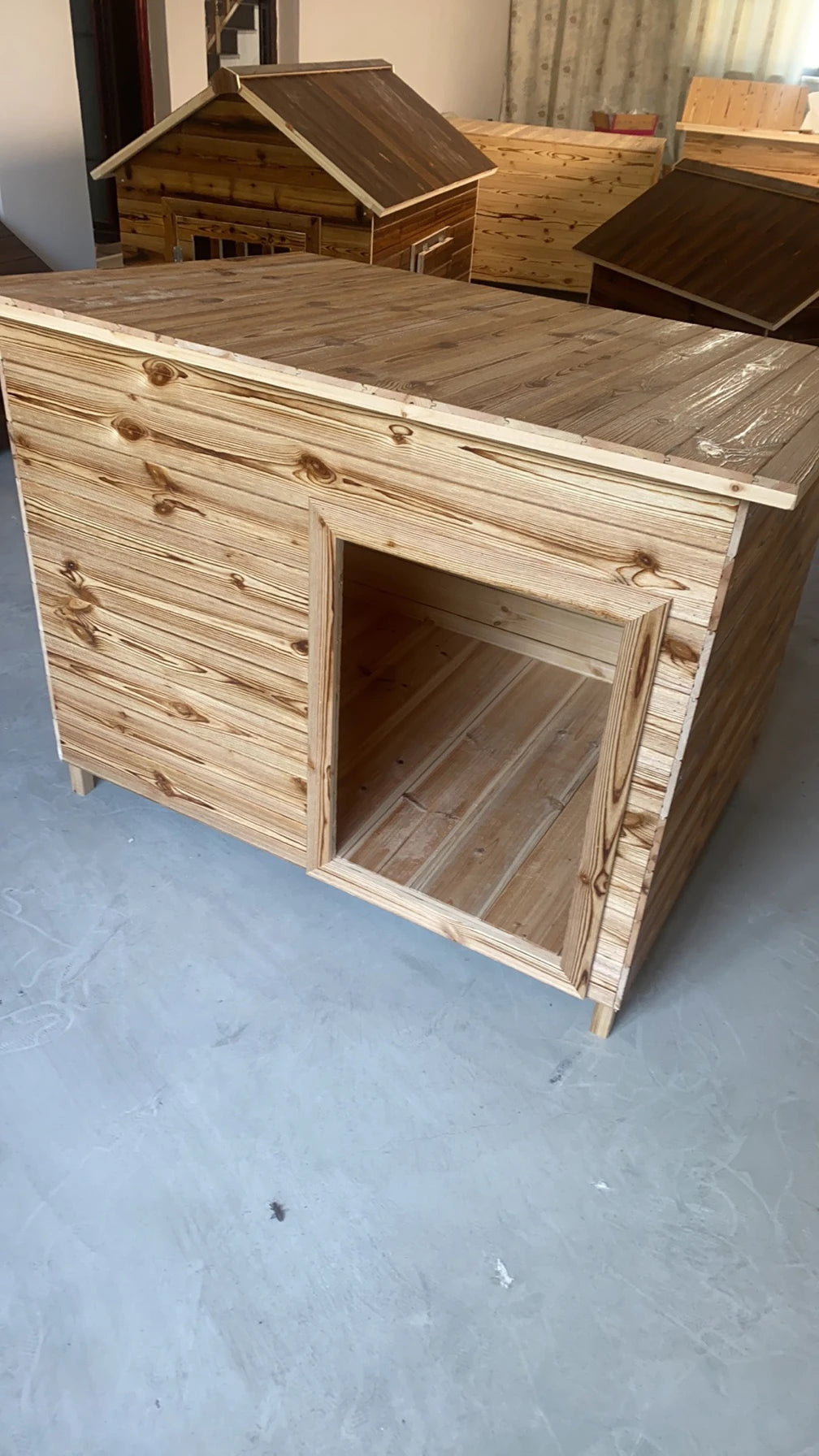 the PINEHOUSE - Large Solid Wood Doghouse, Outdoor Rainproof, Outdoor Waterproof Four-Season Pet Nest, Cat/Dog Cage Golden Feather Edge Animal