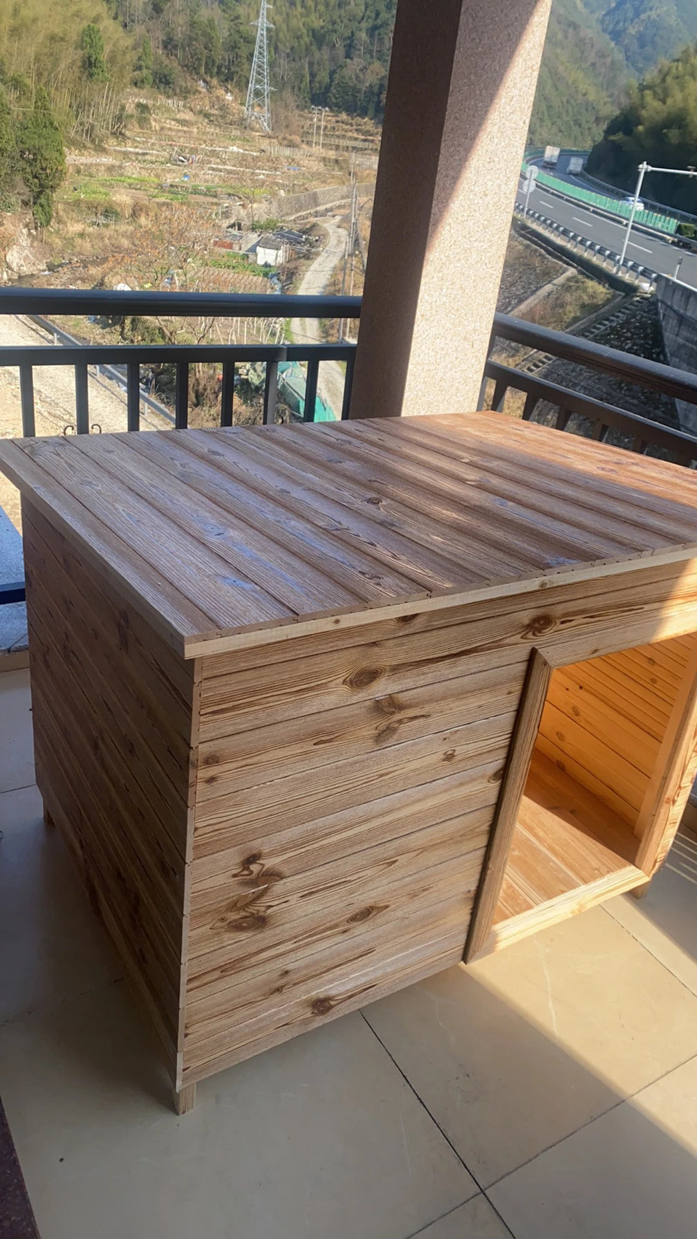 the PINEHOUSE - Large Solid Wood Doghouse, Outdoor Rainproof, Outdoor Waterproof Four-Season Pet Nest, Cat/Dog Cage Golden Feather Edge Animal