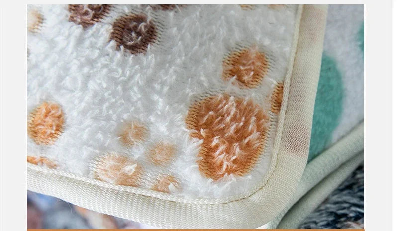 Warm Soft Pet Dog Blanket Mat Plush Thin Pet Sleeping Blanket for Dogs Cats Warm Breathable Cat Cover Blanket Pet Supplies