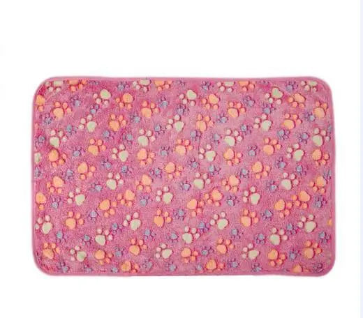 Thick Coral Fleece Pet Blanket Keeping Dogs Cats Warm in Autumn Winter