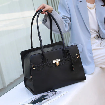 the CITY STROLL PET CARRIER - New Luxury PU Leather Pet Carrier Bag, Breathable Handbag for Puppy/Cat, Fashion Dog One-Shoulder Bag, Portable Pet Travel Handbag