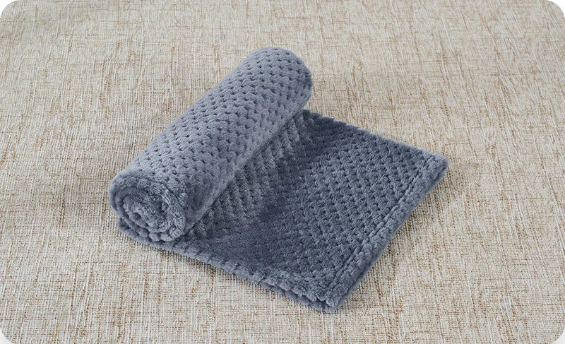 Soft Pet Blanket Plush Dog Sleeping Blanket Solid Color Washable Sofa Pad Portable Warm Cat Bed Blanket Home Carpet Pet Supplies