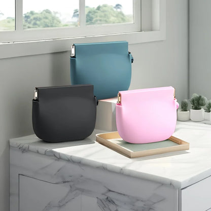 the TRAILSNACK SILICONE POUCH - Silicone Dog Treat Bag, Portable Pet Treat Bag, Easy to Clean Waterproof Convenient Pet Food Bag, Suitable for Outdoor Training