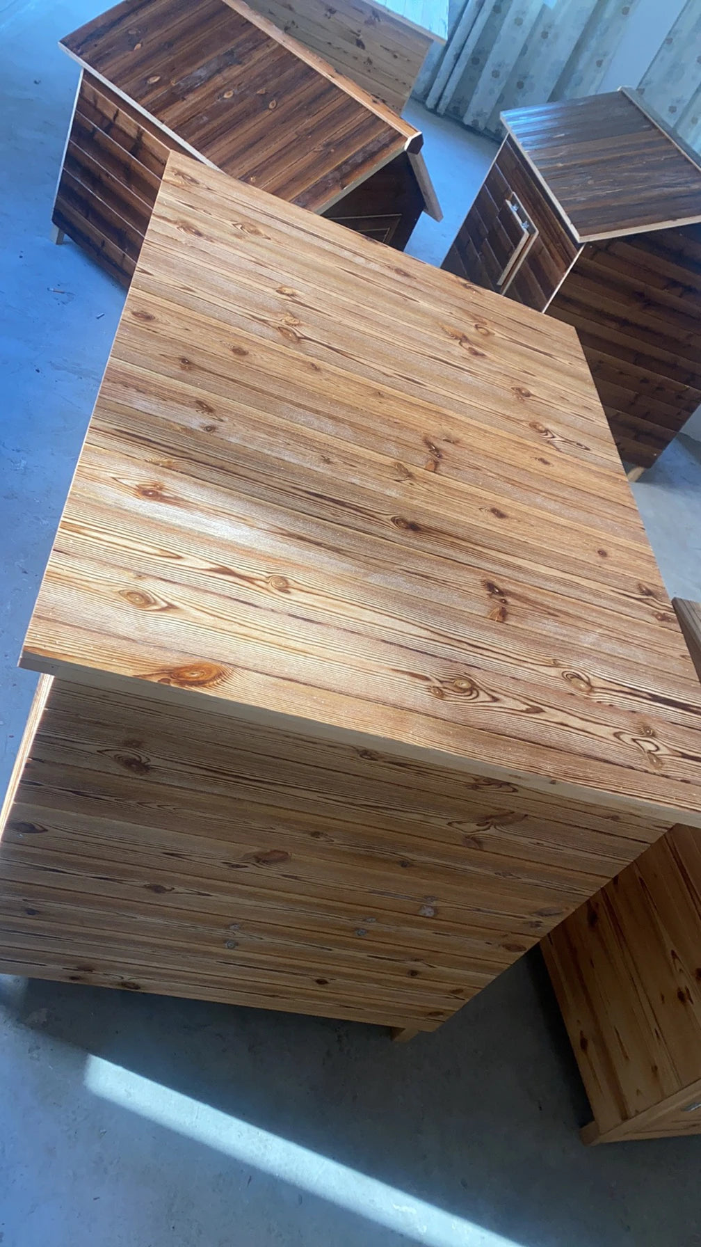 the PINEHOUSE - Large Solid Wood Doghouse, Outdoor Rainproof, Outdoor Waterproof Four-Season Pet Nest, Cat/Dog Cage Golden Feather Edge Animal