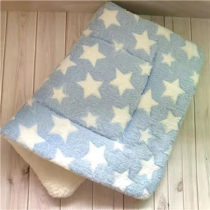 Soft Pet Dog Blanket Thickened Pet Mat for Puppy Chihuahua Sleeping Mat for Cats and Dogs Warm Household Carpet Pet Supplies