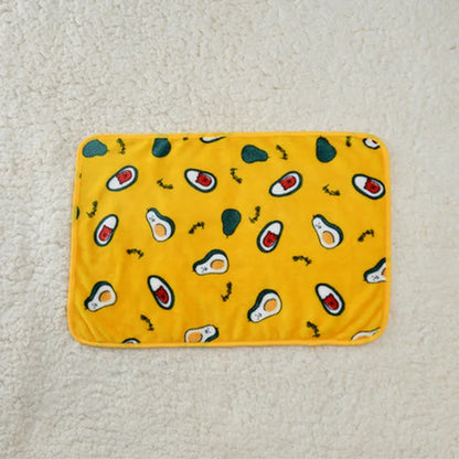 Soft flannel pet dog blanket cartoon print cat and dog bed sheet warm and comfortable pet blanket universal warm pet supplies