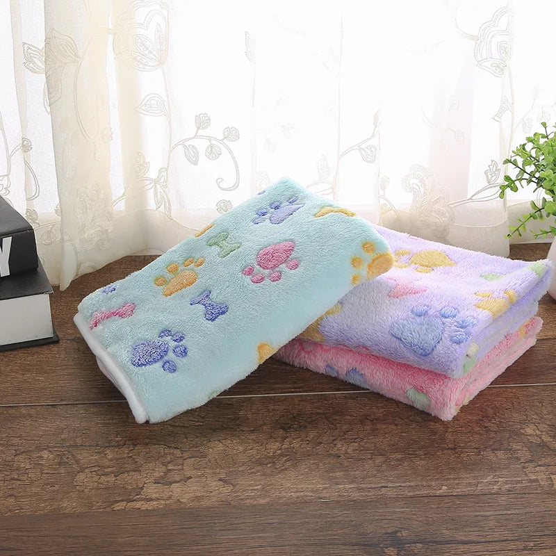 Thick Coral Fleece Pet Blanket Keeping Dogs Cats Warm in Autumn Winter
