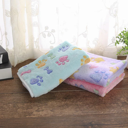 Thick Coral Fleece Pet Blanket Keeping Dogs Cats Warm in Autumn Winter