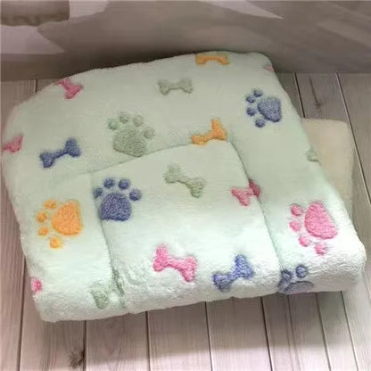 Soft Pet Dog Blanket Thickened Pet Mat for Puppy Chihuahua Sleeping Mat for Cats and Dogs Warm Household Carpet Pet Supplies