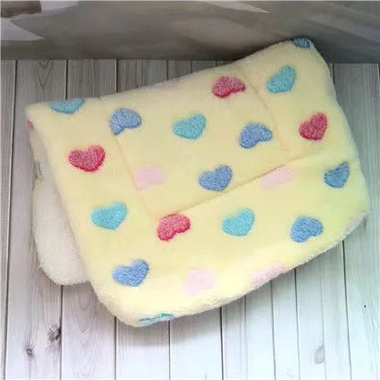 Soft Pet Dog Blanket Thickened Pet Mat for Puppy Chihuahua Sleeping Mat for Cats and Dogs Warm Household Carpet Pet Supplies