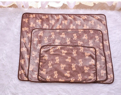 Soft Fluffy Pet Blanket High Quality Flannel Dog Sleeping Blanket Paw Print Pattern Cartoon Pet Warm Comfortable Blanket Cat Mat