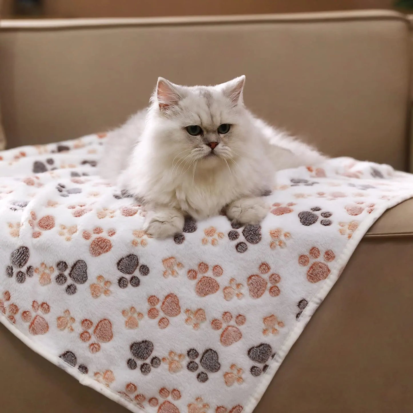 Pet Blanket with White Paw Print Pattern Flannel Blanket Soft and Fluffy Suitable for Dogs and Cats of Pet Blankets