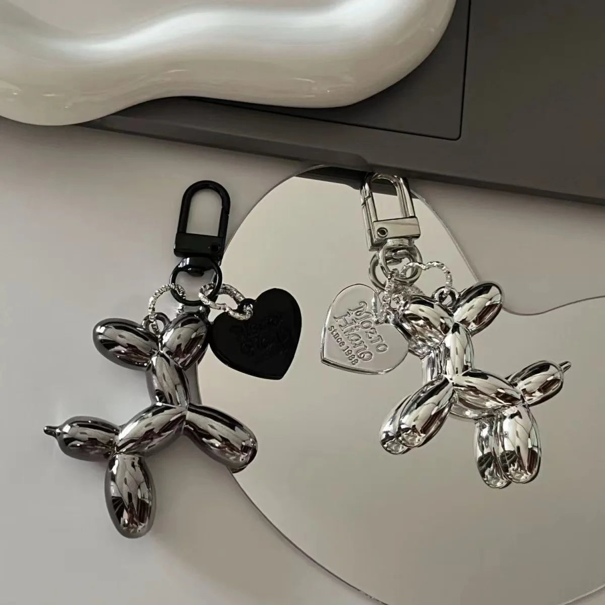 1PC fashion Adorable Balloon Dog Keychain with Cool Charm Decorative Accessory for Keys Bags & Backpacks Gift