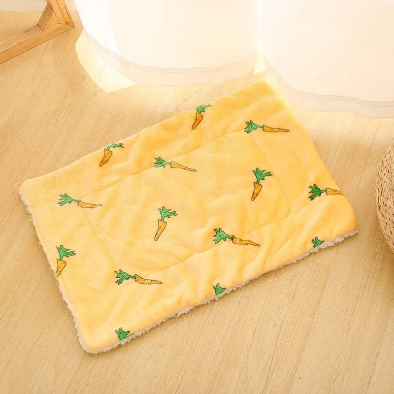 Pet soft blanket cat and dog cover quilt soft and comfortable flannel blanket pet mat