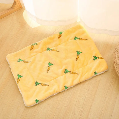 Pet soft blanket cat and dog cover quilt soft and comfortable flannel blanket pet mat