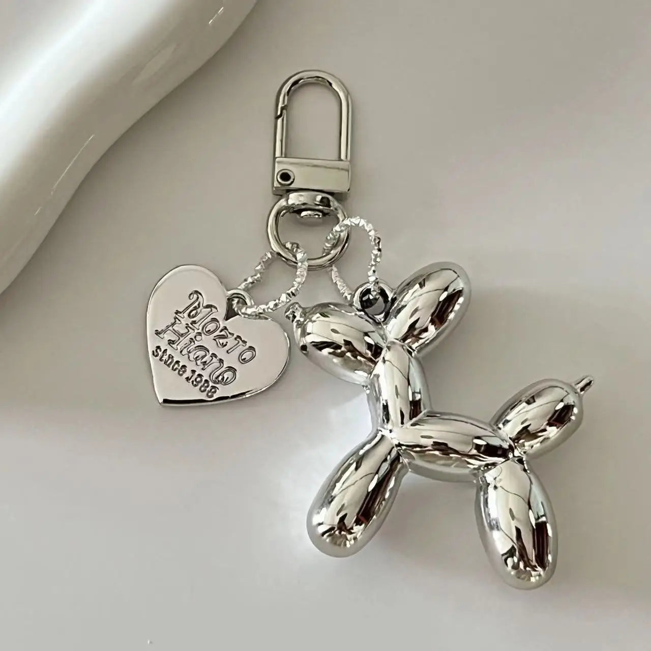 1PC fashion Adorable Balloon Dog Keychain with Cool Charm Decorative Accessory for Keys Bags & Backpacks Gift