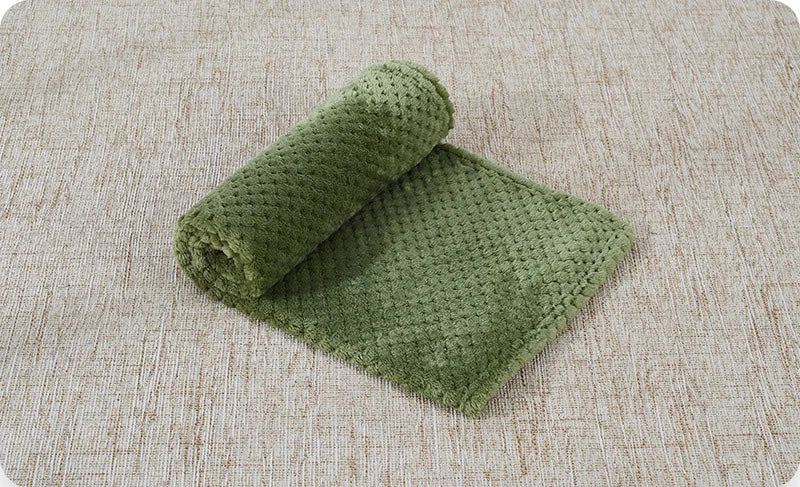 Soft Pet Blanket Plush Dog Sleeping Blanket Solid Color Washable Sofa Pad Portable Warm Cat Bed Blanket Home Carpet Pet Supplies