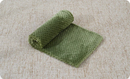Soft Pet Blanket Plush Dog Sleeping Blanket Solid Color Washable Sofa Pad Portable Warm Cat Bed Blanket Home Carpet Pet Supplies