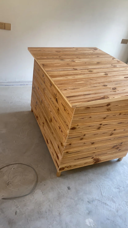 the PINEHOUSE - Large Solid Wood Doghouse, Outdoor Rainproof, Outdoor Waterproof Four-Season Pet Nest, Cat/Dog Cage Golden Feather Edge Animal