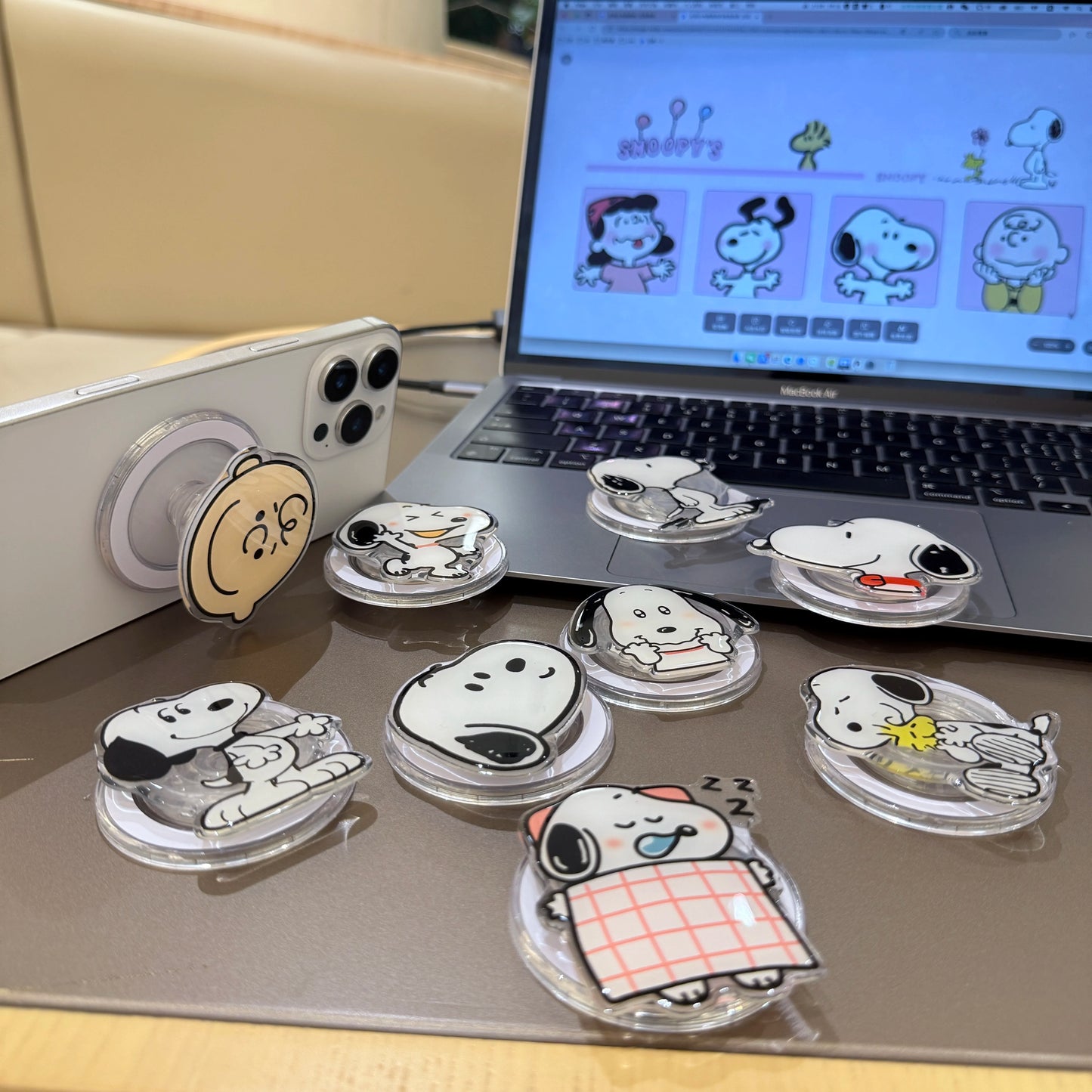 Cute Puppy For Snoopy Suction Magnet Smartphone Magnetic Mobile Phone Holder Samsung For Z Flip 7 Magnetic Phone Stand Practical