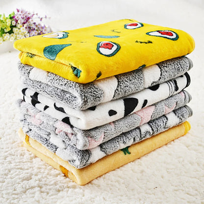 Soft flannel pet dog blanket cartoon print cat and dog bed sheet warm and comfortable pet blanket universal warm pet supplies