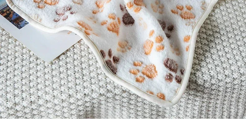 Soft Fluffy Coral Fleece Pet Sleeping Blanket Dog Blanket Warm Breathable Cat Cover Blanket Comfortable Dog Sleeping Sheet Mat