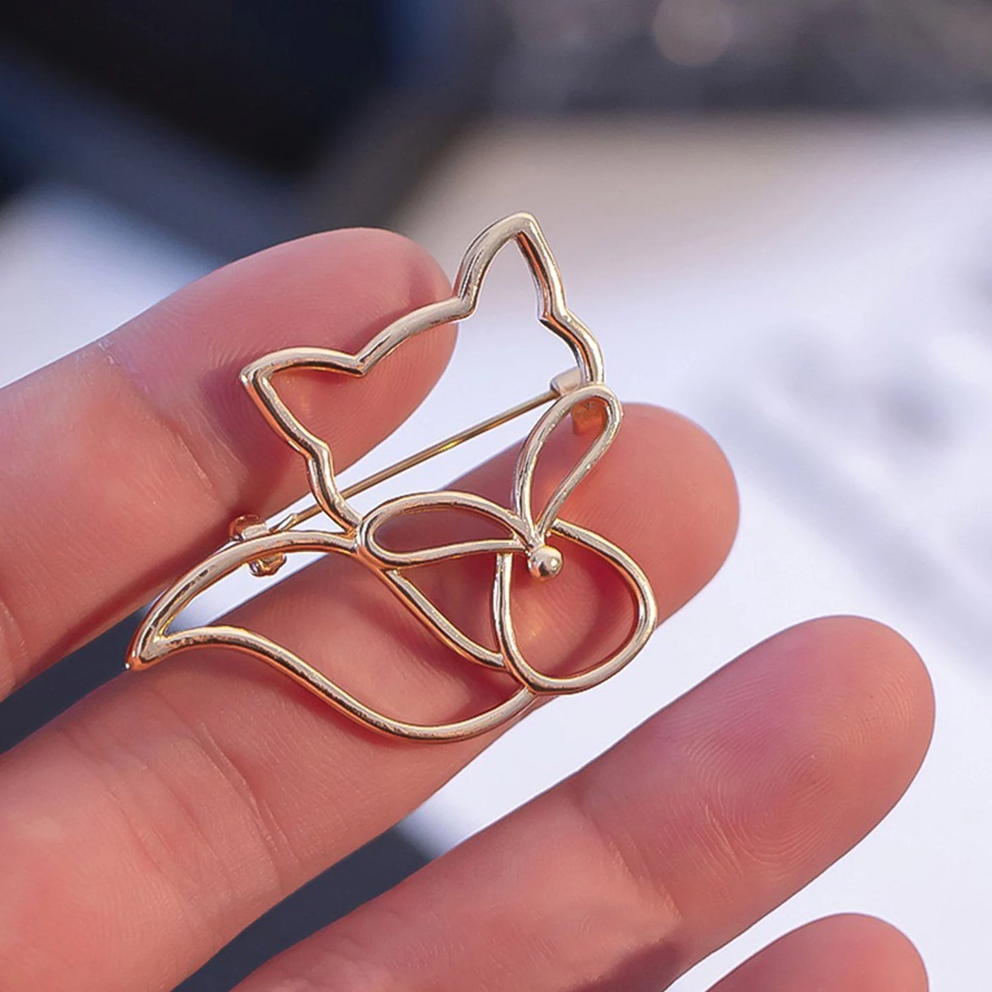 Hollow Cute Puppy Brooch Cartoon Dog Badge Women's Suit Accessories Neckline Anti-Exposure Buckle Pins Fixed Decoration Jewelry