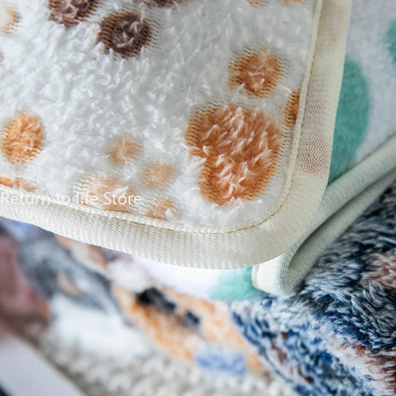 Warm Soft Pet Dog Blanket Mat Plush Thin Pet Sleeping Blanket for Dogs Cats Warm Breathable Cat Cover Blanket Pet Supplies