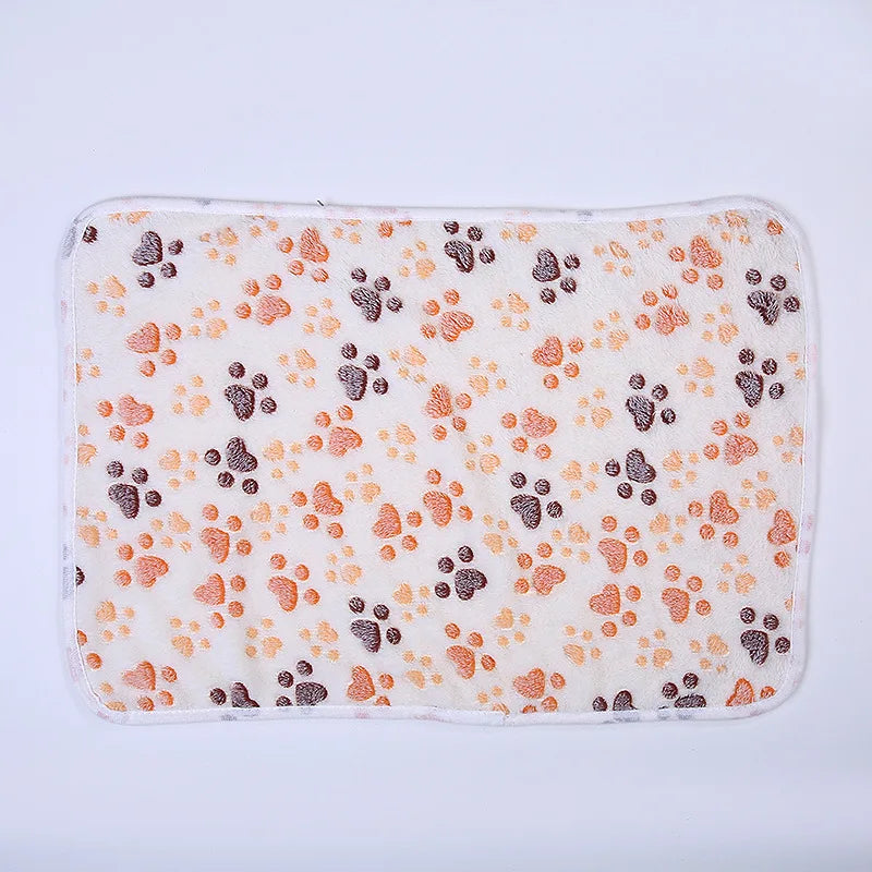 Thick Coral Fleece Pet Blanket Keeping Dogs Cats Warm in Autumn Winter