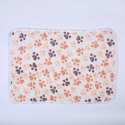 Thick Coral Fleece Pet Blanket Keeping Dogs Cats Warm in Autumn Winter