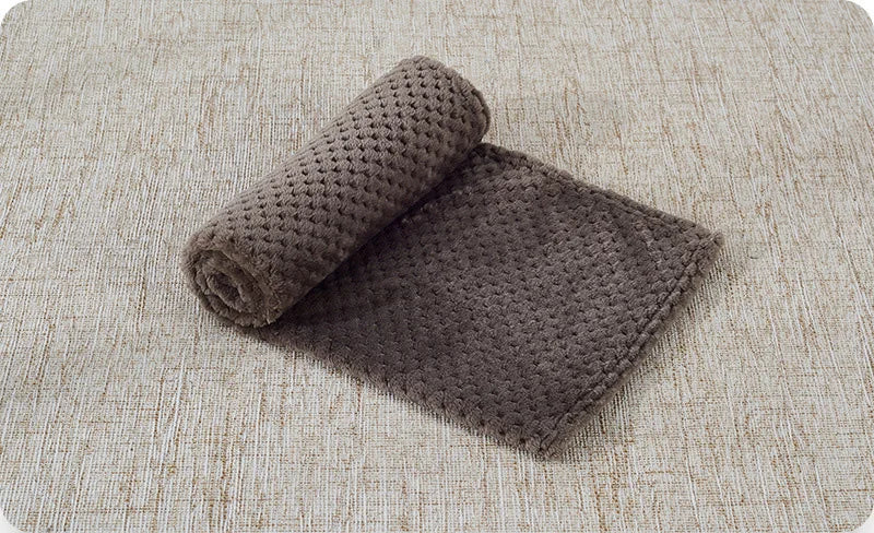 Soft Pet Blanket Plush Dog Sleeping Blanket Solid Color Washable Sofa Pad Portable Warm Cat Bed Blanket Home Carpet Pet Supplies