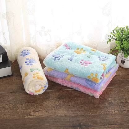 Thick Coral Fleece Pet Blanket Keeping Dogs Cats Warm in Autumn Winter