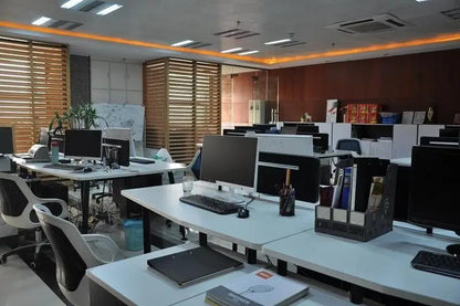 Luxury Dog House Series Outdoor Small Medium Large All Season Rainproof Plastic Kennel Dog House With Window