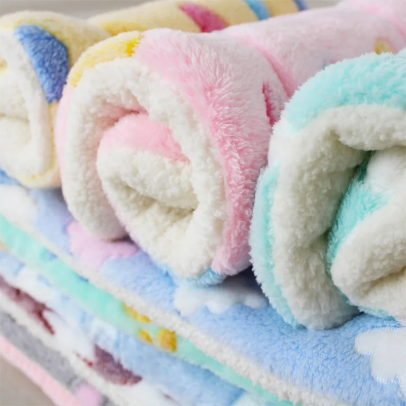 Soft Pet Dog Blanket Thickened Pet Mat for Puppy Chihuahua Sleeping Mat for Cats and Dogs Warm Household Carpet Pet Supplies